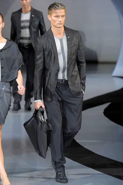 Look 11